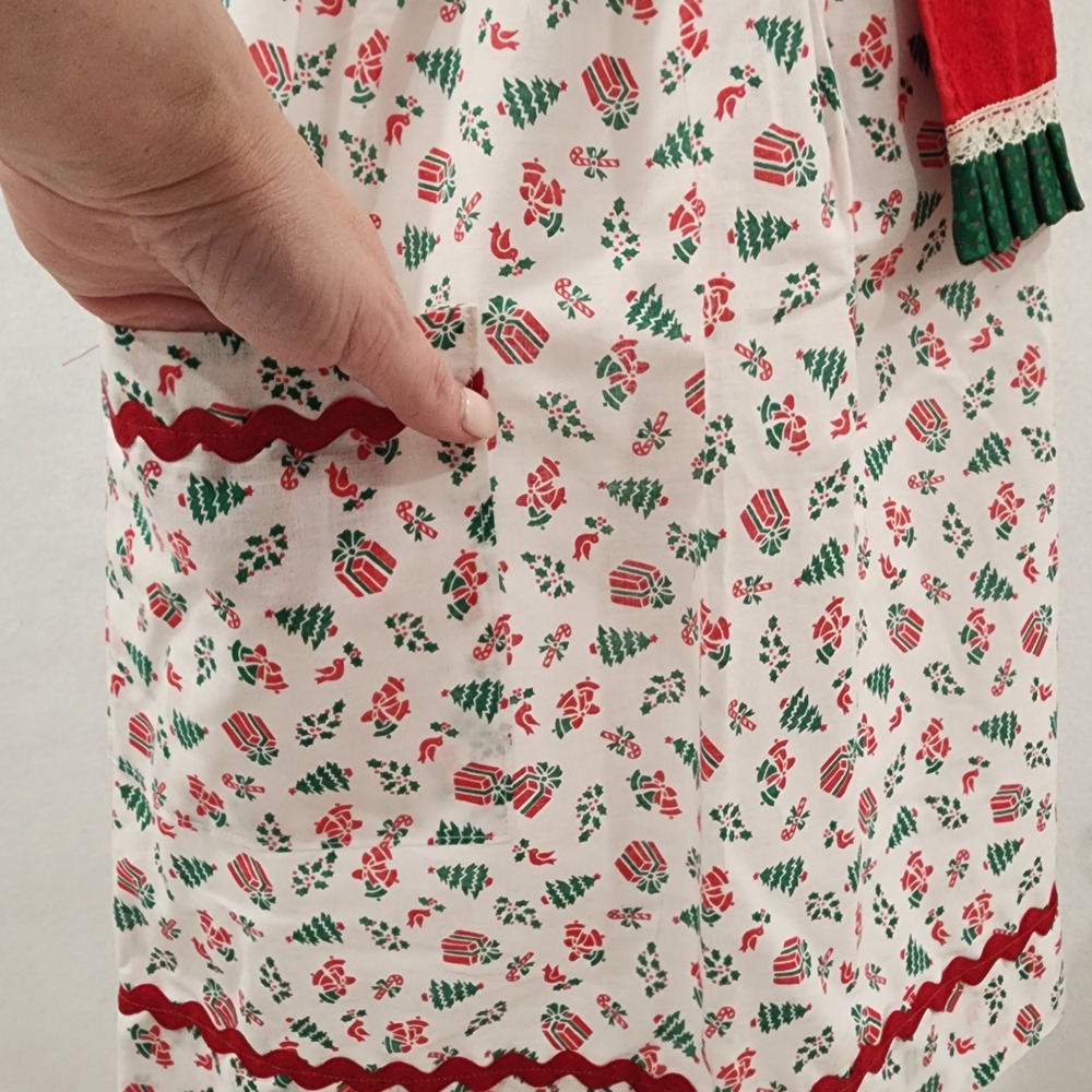 Vintage Christmas Apron Red White Green Holiday Print with Attached Hand Towel - Picture 9 of 10